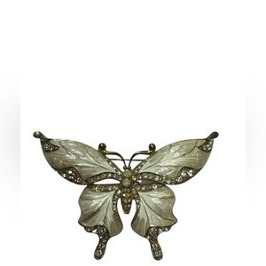 Chic Butterfly Brooch with Sparkling Accents